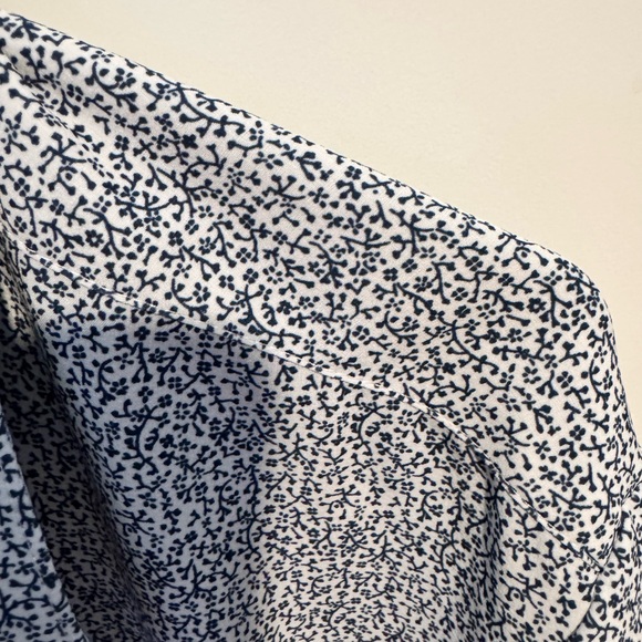 Mizzen+Main Men's Blue and white floral shirt - Picture 2 of 3